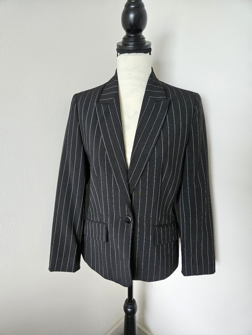 women black striped fitted blazer Single-Button size 6 (us)